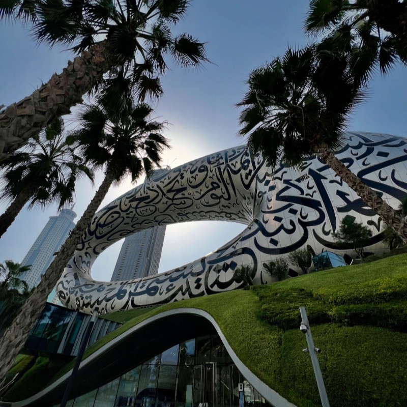 <p>🌟 <strong data-start="115" data-end="164">X-Line Dubai — полёт над горизонтом будущего!</strong> 🪂✨</p>
<p data-start="170" data-end="518">Добро пожаловать в мир адреналина, скорости и невероятных впечатлений — <strong data-start="242" data-end="258">X-Line Dubai</strong> — самый длинный и быстрый городской зиплайн в мире! Расположенный в сердце легендарного Дубая, этот уникальный аттракцион позволяет вам буквально <strong data-start="405" data-end="454">пролететь над знаменитым районом Dubai Marina</strong> со скоростью до 80 км/ч, наслаждаясь захватывающими панорамами.</p>
<p data-start="525" data-end="815">🌆 <strong data-start="528" data-end="566">Небоскрёбы, море и чувство свободы</strong><br data-start="566" data-end="569">
Отправляясь в полёт на X-Line, вы будто парите между небесами и землёй — мимо высотных зданий, яхт и лазурных вод Персидского залива. Это настоящий urban adventure, который соединяет в себе смелость, красоту и дух города, который никогда не спит.</p>
<p data-start="822" data-end="1082">⚡ <strong data-start="824" data-end="847">Рекорд и технологии</strong><br data-start="847" data-end="850">
X-Line — это более 1,8 километра незабываемого спуска, который занимает всего около 1 минуты, но дарит эмоции на всю жизнь. Это не просто X-Line, а <strong data-start="999" data-end="1018">инженерное чудо</strong>, созданное по самым высоким стандартам безопасности и комфорта.</p>
<p data-start="1089" data-end="1332">🎢 <strong data-start="1092" data-end="1112">Для кого X-Line?</strong><br data-start="1112" data-end="1115">
Для искателей острых ощущений, любителей новых высот и тех, кто хочет увидеть Дубай с необычного ракурса. Это идеальное приключение для друзей, семей и туристов, которые хотят добавить в своё путешествие яркие краски.</p>
<p data-start="1339" data-end="1523">🌟 <strong data-start="1342" data-end="1396">X-Line Dubai — когда город становится твоим небом.</strong><br data-start="1396" data-end="1399">
Подарите себе полёт, который заставит сердце биться быстрее и откроет новую грань одного из самых удивительных городов мира!</p><p data-start="1339" data-end="1523"><b>БЕЗ ТРАНСФЕРА</b></p>